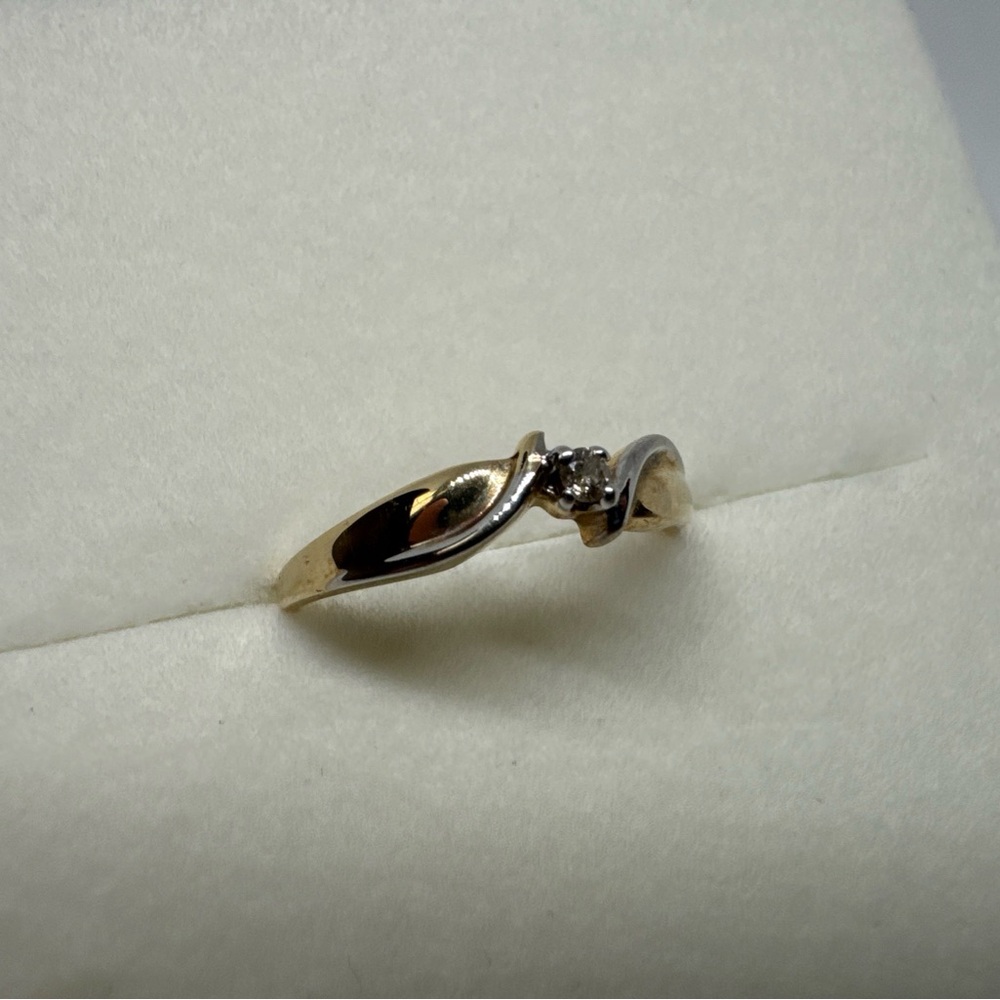 Vintage 10k Yellow & White Two Tone Gold Small Diamond Engagement Ring Sz 7.5